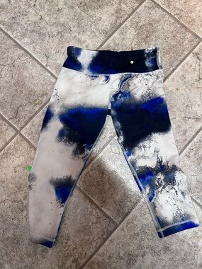 Lululemon size 6 leggings.